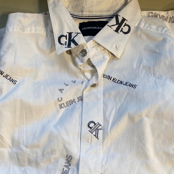 Calvin Klein White Button-Down Shirt with Logo Scatter - Picture 4 of 4